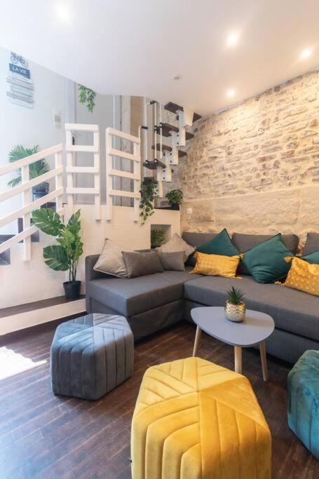 Appartement Duplex Parisien En Face Metro13 Paris